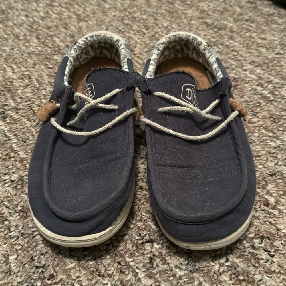 Men’s size 11 Hey Dude.